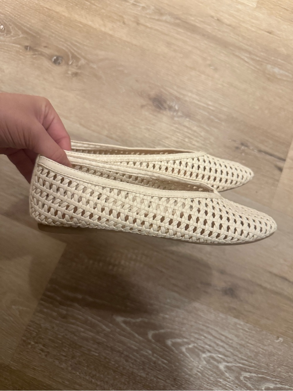 Old Navy Pointed Toe Ballet Flat - Cream
